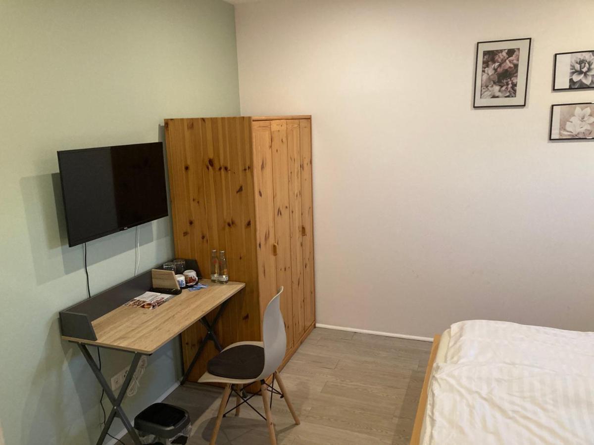Gaeste Und Messezimmer 아델하이즈도프 외부 사진