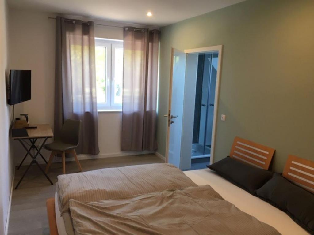 Gaeste Und Messezimmer 아델하이즈도프 외부 사진