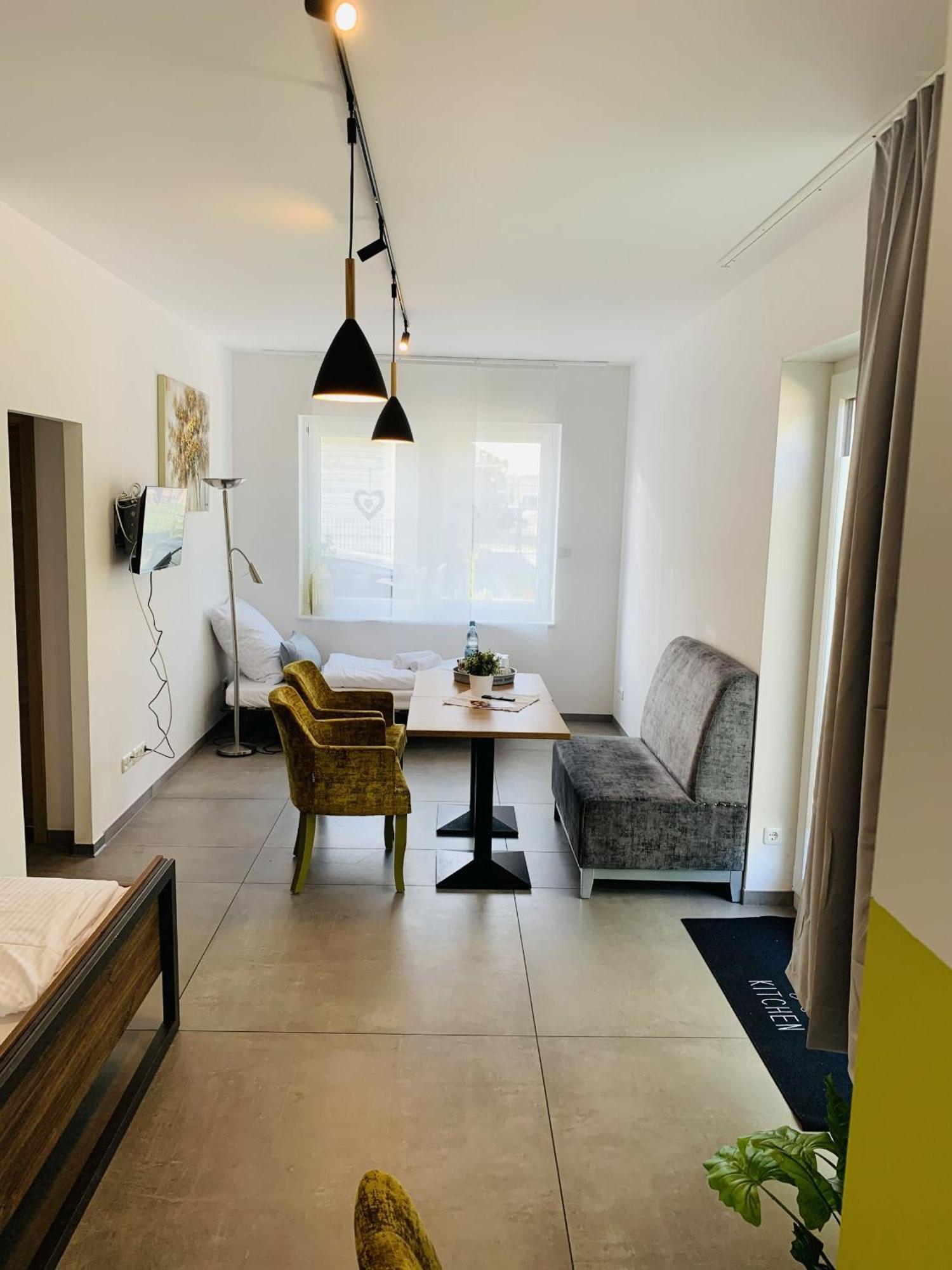 Gaeste Und Messezimmer 아델하이즈도프 외부 사진